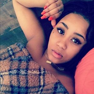 Meet your Posher, Raquel